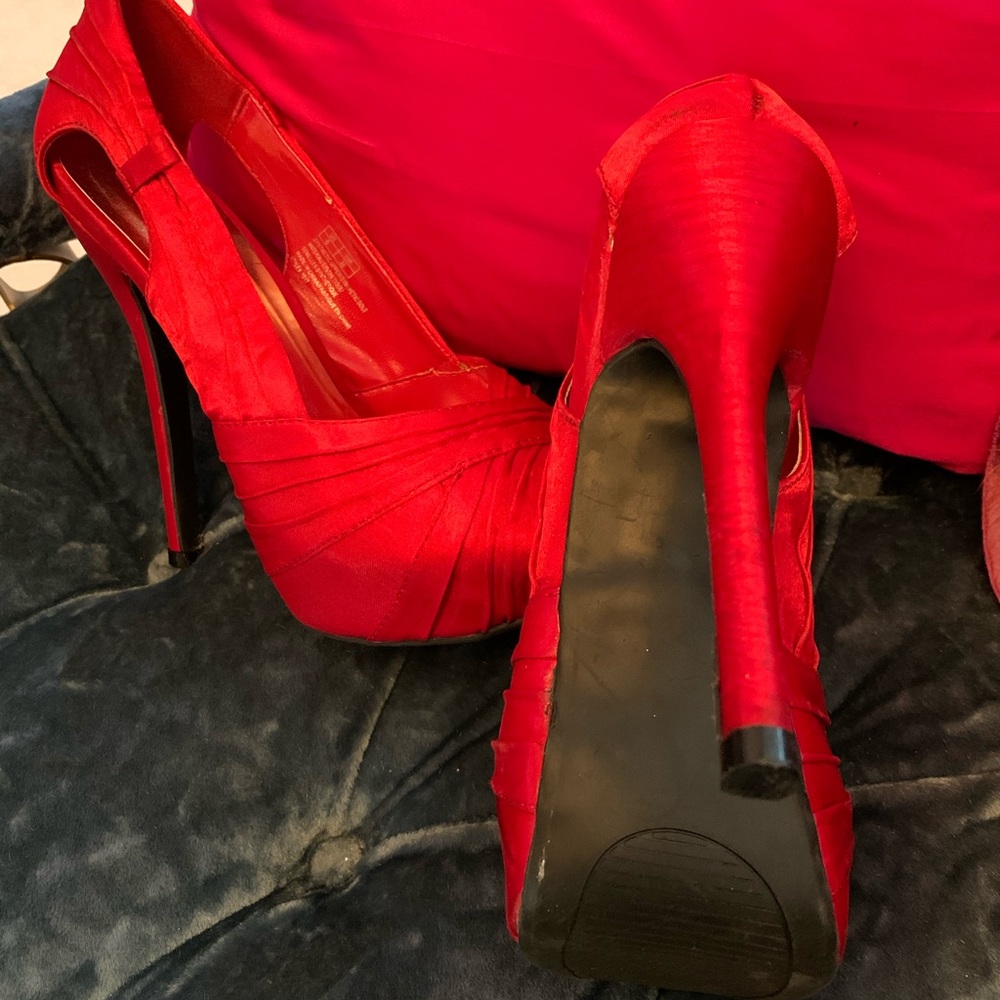 Sexy Red Open Toe Pumps - Picture 3 of 3